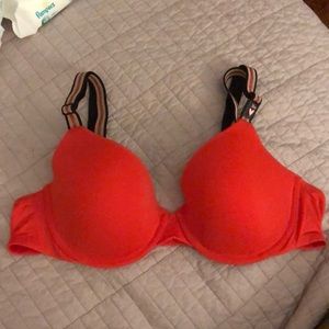 Victoria’s Secret Body Bra